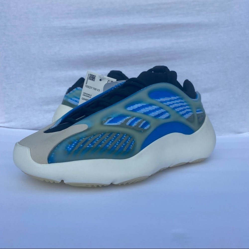 Yeezy 700 V3